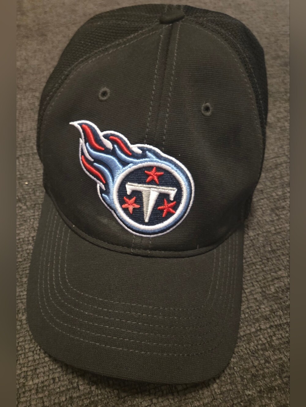 47 Black Tennessee Titans Logo FlexFit Cap. Size L-XL